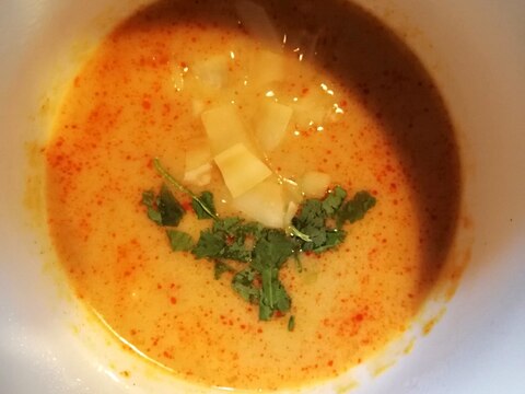 スンドゥブスープを使ってトムヤムクン風スープ